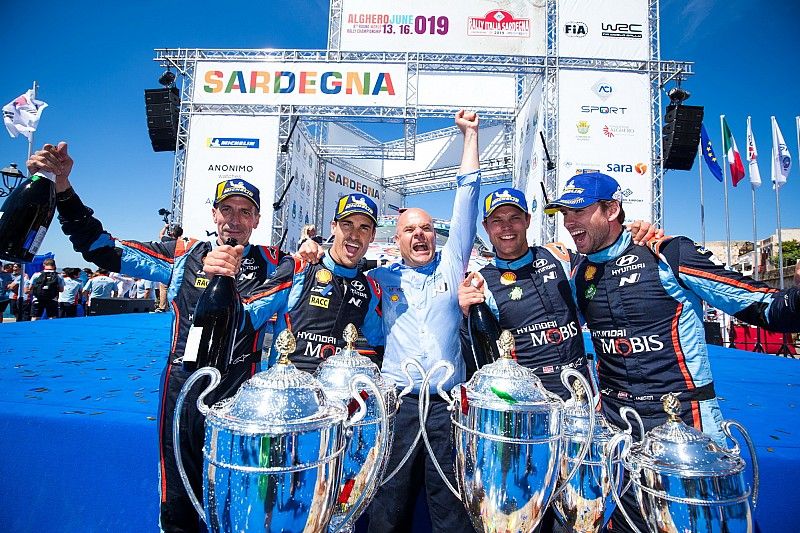 Andreas Mikkelsen, Anders J&aelig;ger, Hyundai Motorsport Hyundai i20 Coupe WRC, Andrea Adamo, Director Hyundai Motorsport, Andreas Mikkelsen, Anders J&aelig;ger, Hyundai Motorsport Hyundai i20 Coupe WRC