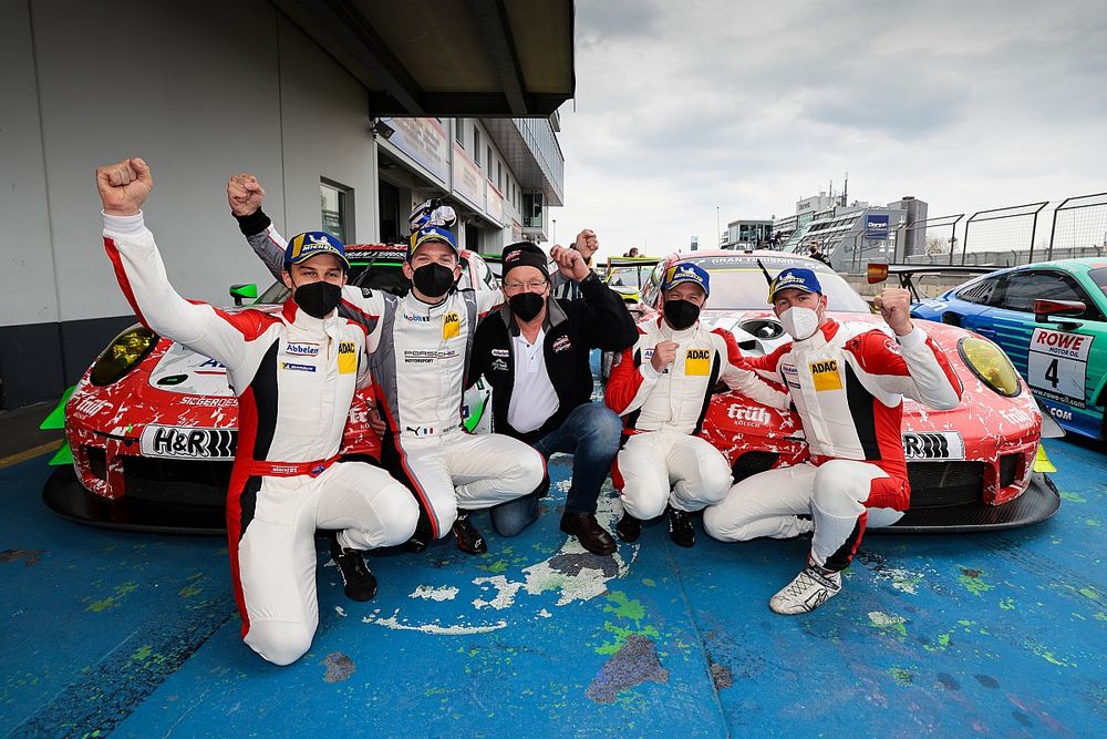 #30 Frikadelli Racing Team Porsche 911 GT3 R: Earl Bamber, Mathieu Jaminet, #31 Frikadelli Racing Team Porsche 911 GT3 R: Patrick Pilet, Maxime Martin