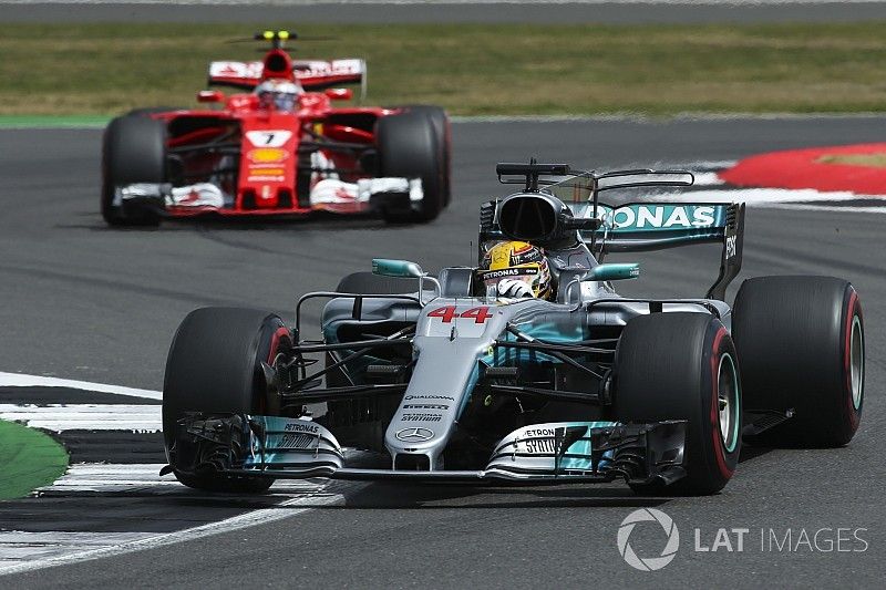 Lewis Hamilton, Mercedes AMG F1 W08, Kimi Raikkonen, Ferrari SF70H