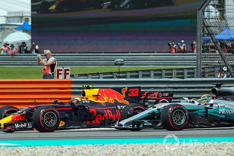 Renault, 2018 için Mercedes tarzı 'sihirli buton' üzerinde çalışıyor