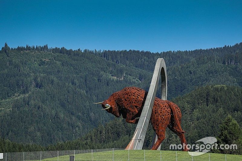 Vista y escultura de Toro