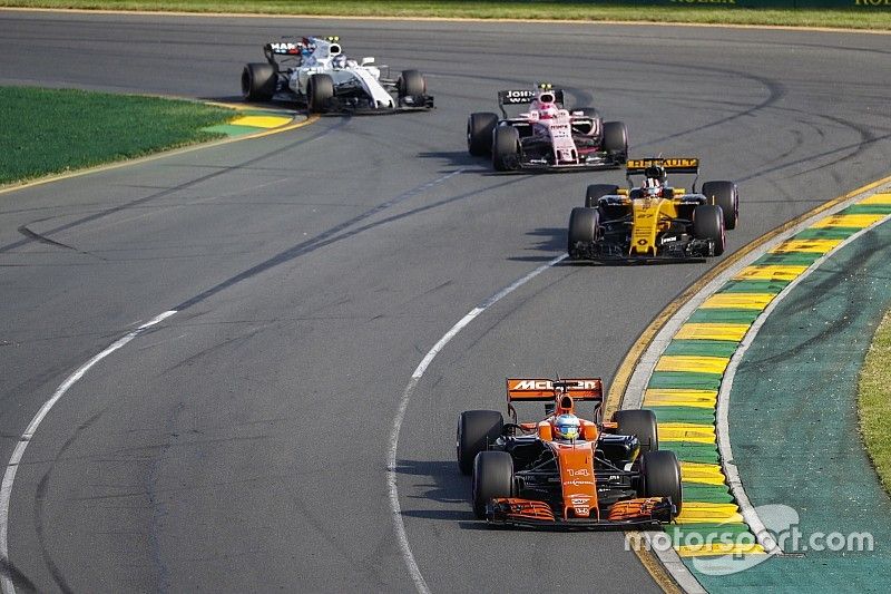 Fernando Alonso, McLaren MCL32, Nico Hulkenberg, Renault Sport F1 Team RS17 y Esteban Ocon, Force In