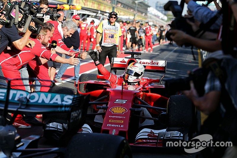 El ganador Sebastian Vettel, Ferrari SF70H