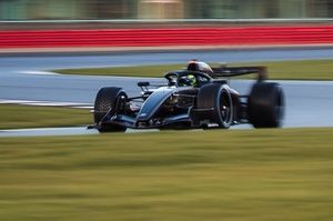 Cadillac maakt eerste F1-meters op Silverstone met P&eacute;rez achter het stuur