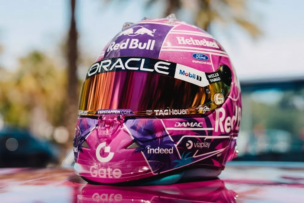 Le casque sp&eacute;cial de Max Verstappen pour le Grand Prix de Miami 2026
