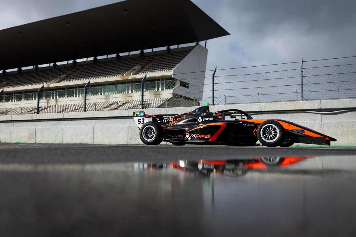 Pedro Lima anota top 5 em treino da F4 Winter Series no Algarve