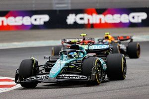 Alonso, sprint yarışında Sainz ile çarpıştığı için ceza aldı