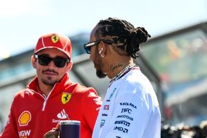 Hamilton pomoże i Ferrari, i Leclercowi