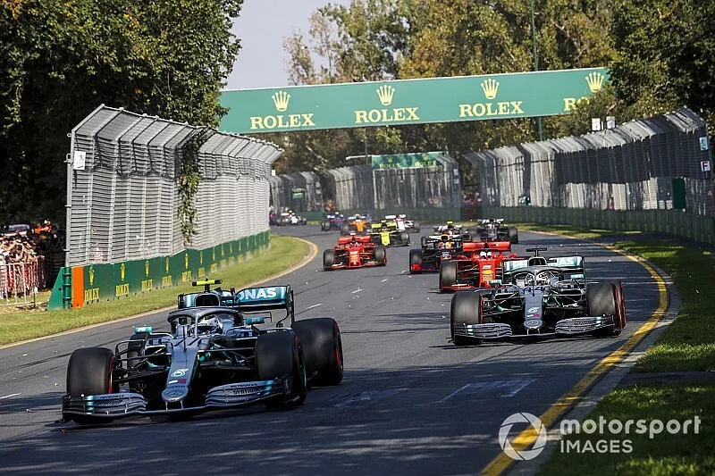 Valtteri Bottas, Mercedes AMG W10 leads Lewis Hamilton, Mercedes AMG F1 W10 at the start of the race