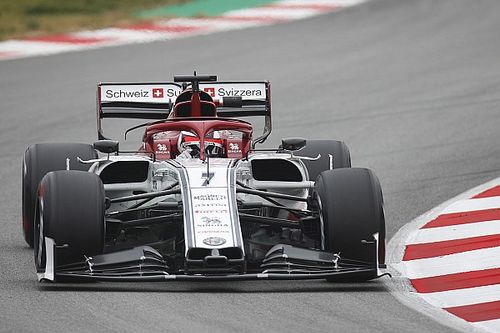 Raikkonen lidera la tercera mañana y McLaren sufre sus primeros problemas