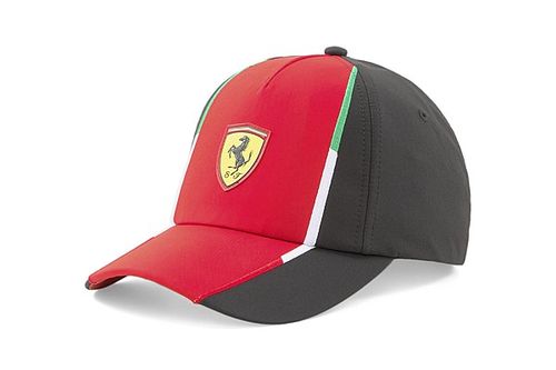 Vadító: Ilyen lesz a Ferrari 2023-as csapatruházata (képpel)