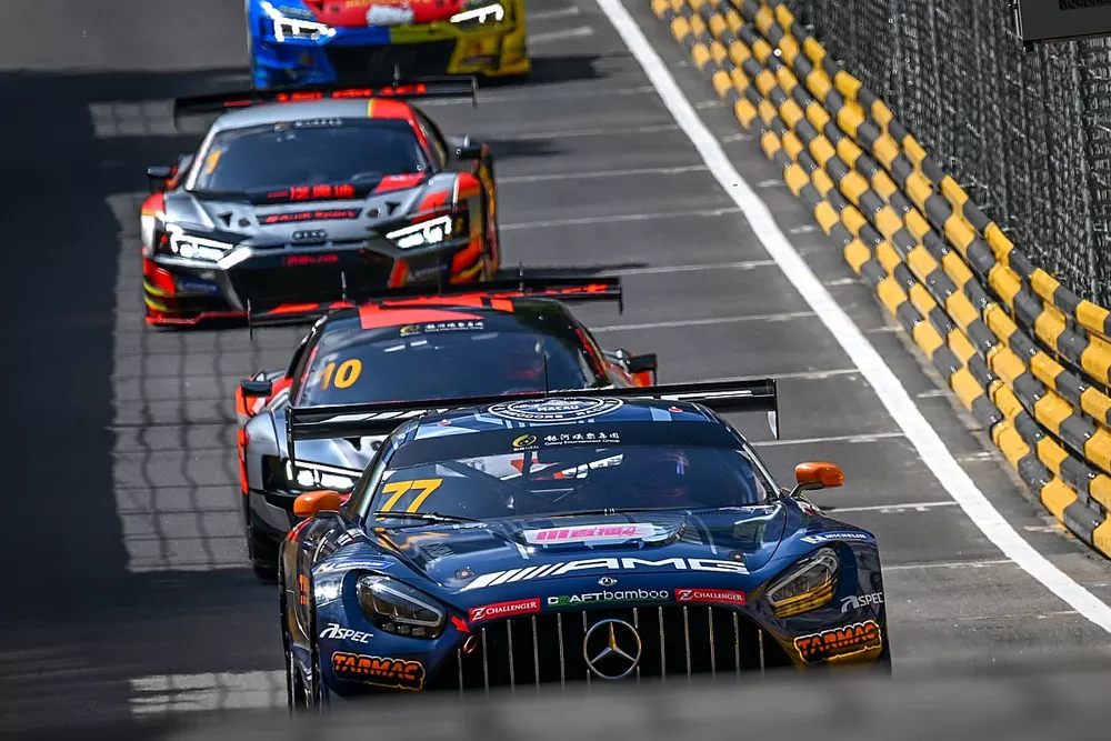 #77 Mercedes-AMG Team Craft-Bamboo Racing Mercedes - AMG GT3 EVO: Maro Engel