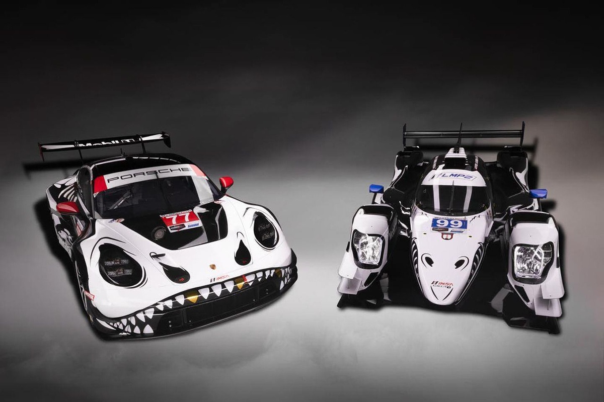 Rexy e Spike versione scheletro: ennesima genialata AO Racing per la Petit Le Mans