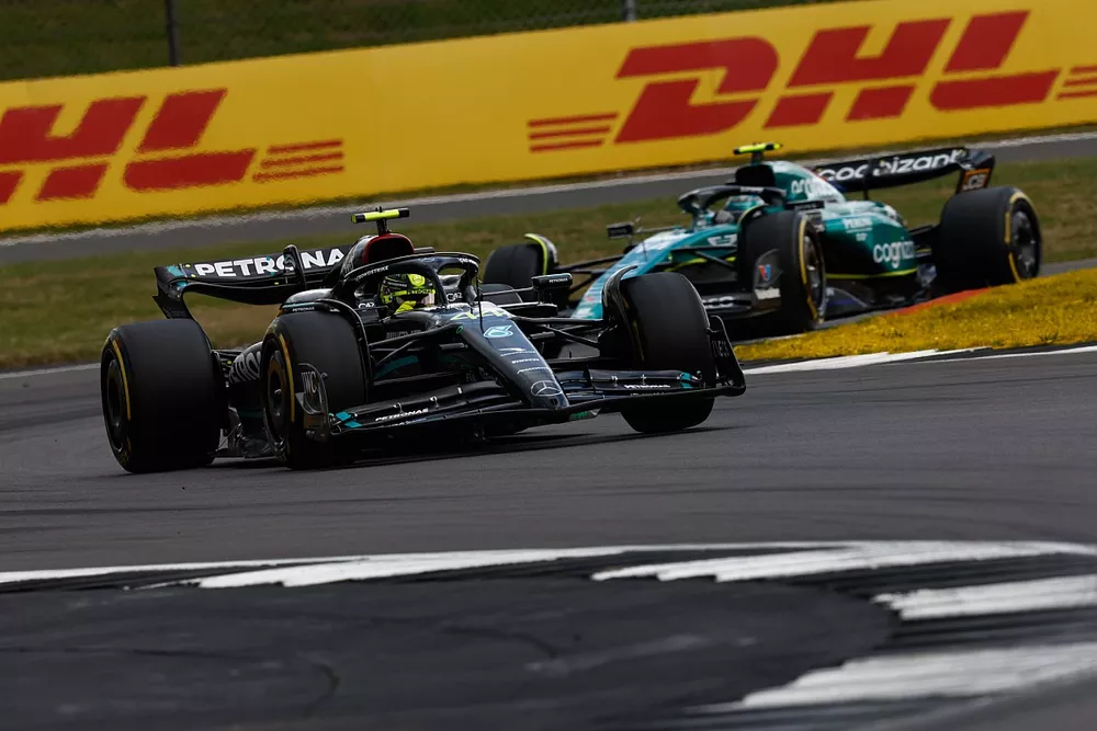 Lewis Hamilton, Mercedes F1 W14, Fernando Alonso, Aston Martin AMR23