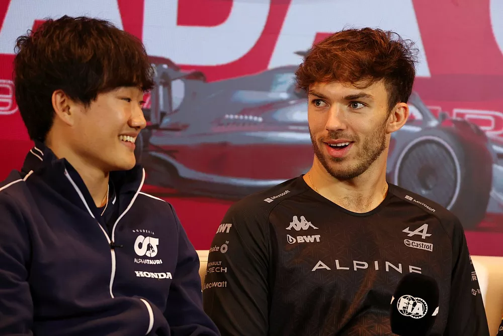 Pierre Gasly, Alpine F1 Team et Yuki Tsunoda, Scuderia AlphaTauri, en conférence de presse