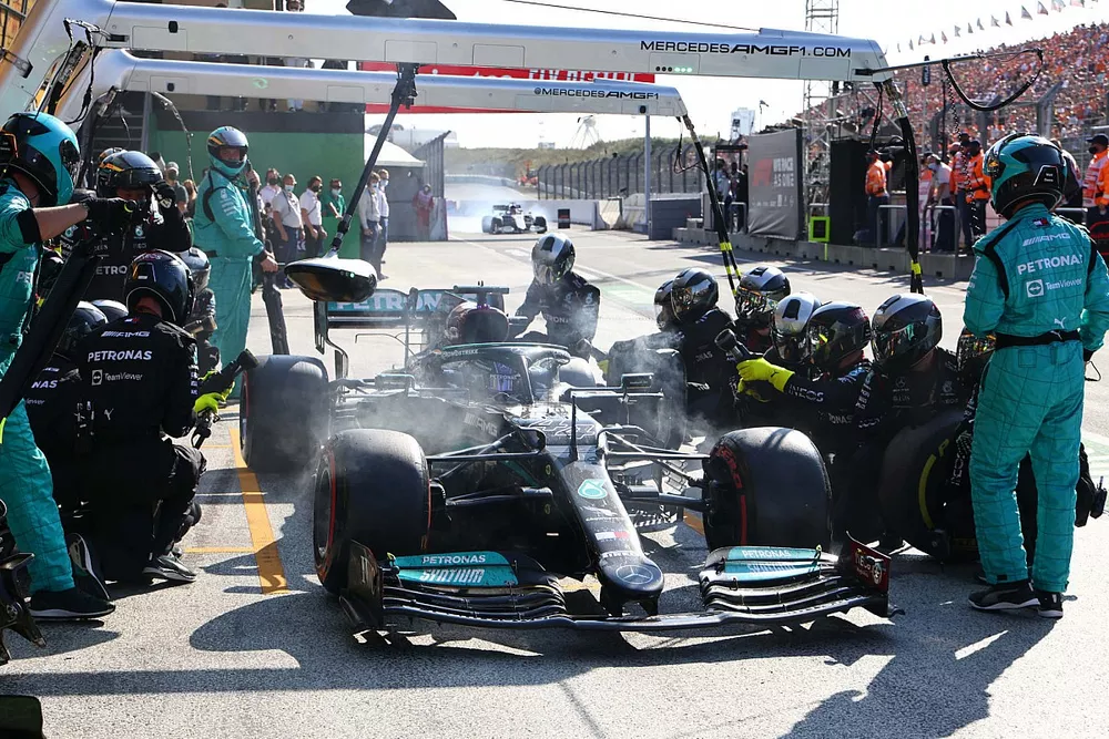 Lewis Hamilton, Mercedes W12, in the pits