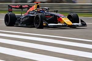 F3: Após problemas na largada Câmara é 12°; Tsolov vence corrida Sprint no Bahrein