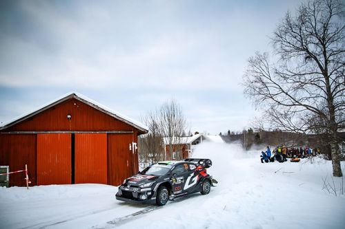 WRC Suecia: Evans lidera tras un viernes agitado, ¡cinco pilotos en diez segundos!