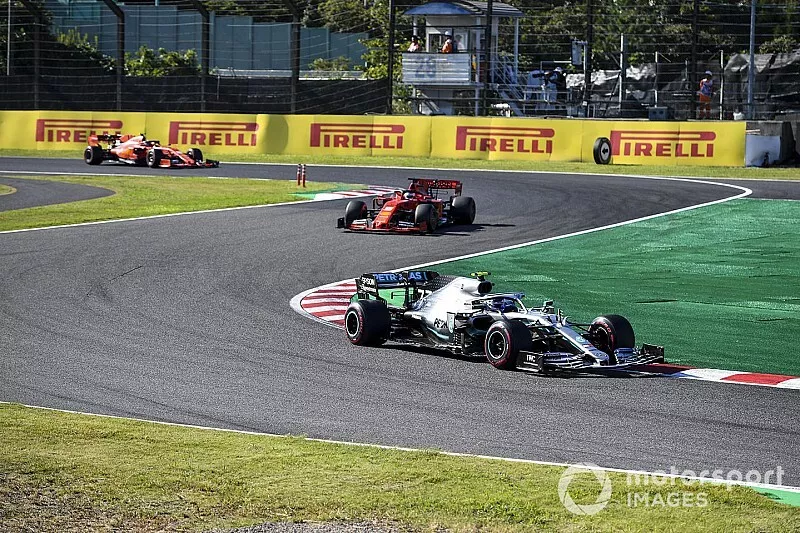 Valtteri Bottas, Mercedes AMG W10 leads Sebastian Vettel, Ferrari SF90 and Charles Leclerc, Ferrari SF90 