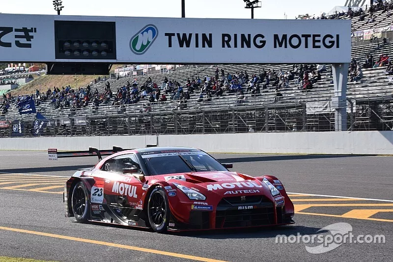 #23 MOTUL AUTECH GT-R