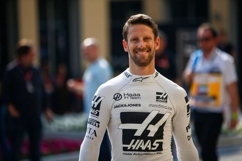 Grosjean volta a pilotar carro de F1 pela primeira vez desde acidente no Bahrein