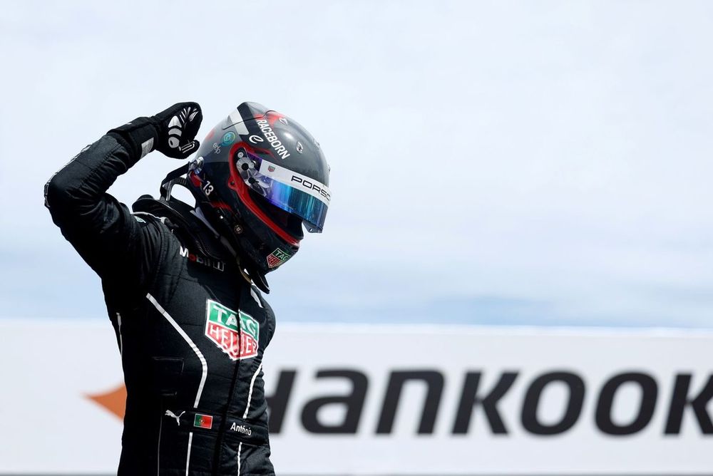 Antonio Felix da Costa, Porsche, celebra su victoria en Parc Ferme 