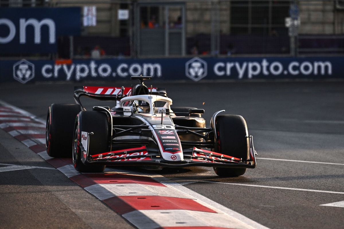 直筆サイン　ハースF1 日本GP限定ドライバーカード　オコン、ベアマン、小松代表 F1日本グランプリ ハース F1 チーム サイン入りカード ベアマン