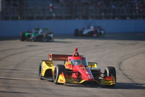 Palou, 19&ordm;, salva el liderato en Milwaukee tras problemas de Power; gana McLaughlin