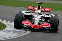 Ex-companheiro, Pedro de la Rosa sabia que Hamilton seria um "problema" no in&iacute;cio da F1