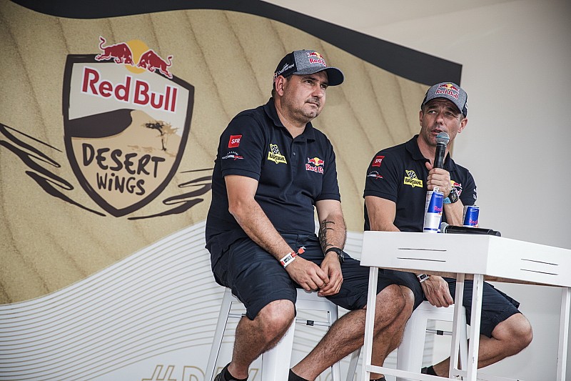 La organización del Dakar acepta las críticas de Loeb y Elena