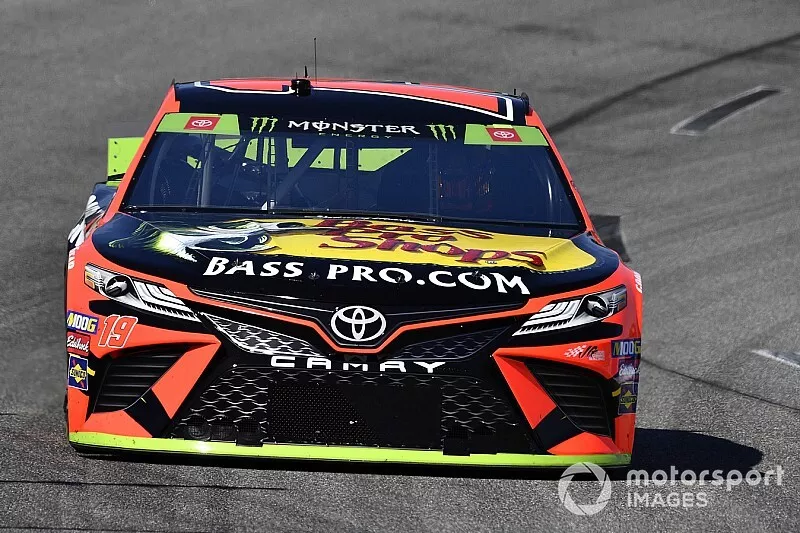  Martin Truex Jr., Joe Gibbs Racing, Toyota Camry Bass Pro Shops