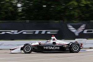 Newgarden logra la pole de Detroit para la carrera 2