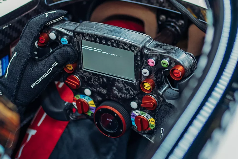 Il nuovo volante della Porsche