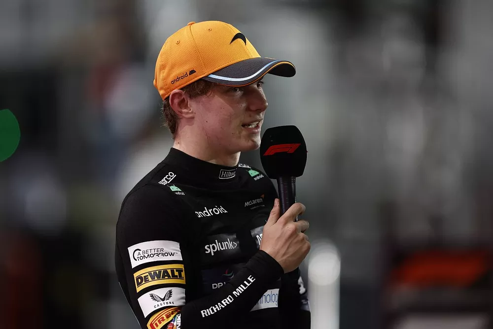 Oscar Piastri, McLaren, es entrevistado tras la clasificaci&oacute;n