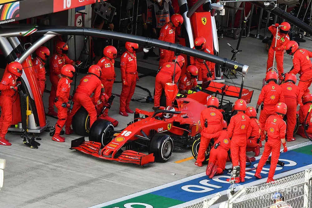 Charles Leclerc, Ferrari SF1000, ai box