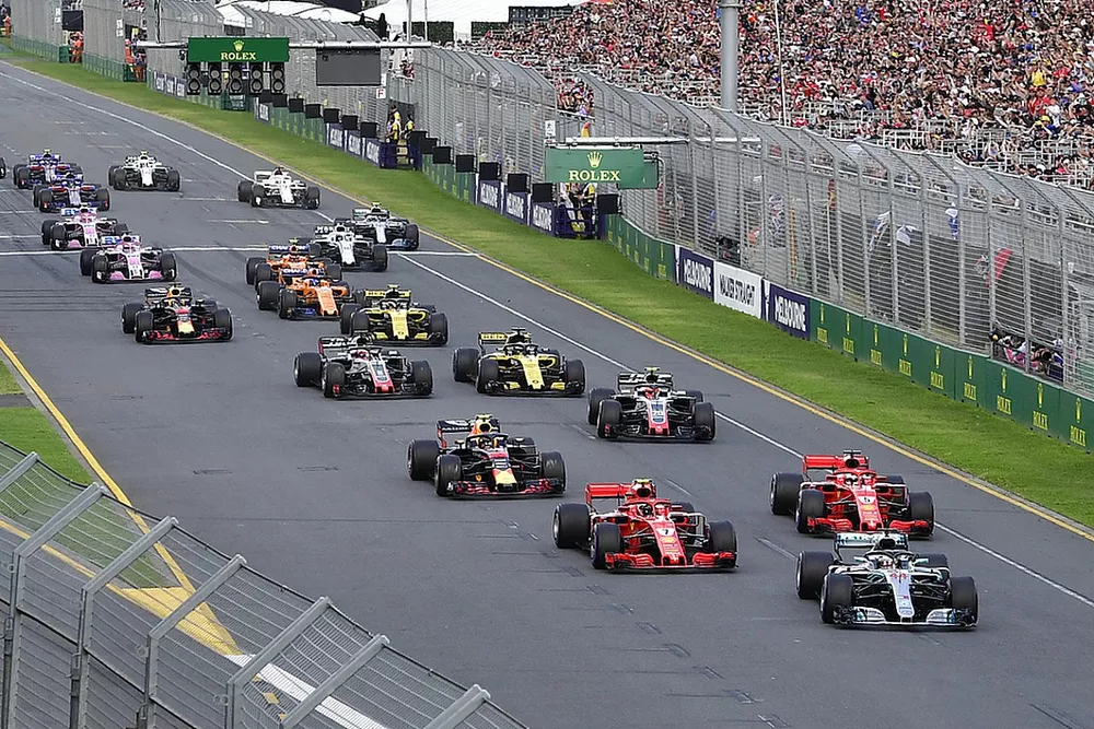 Lewis Hamilton, Mercedes-AMG F1 W09 EQ Power+ leads at the start of the race