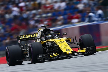 Renault наклеила звезды на RS18 в честь побед сборной Франции по футболу