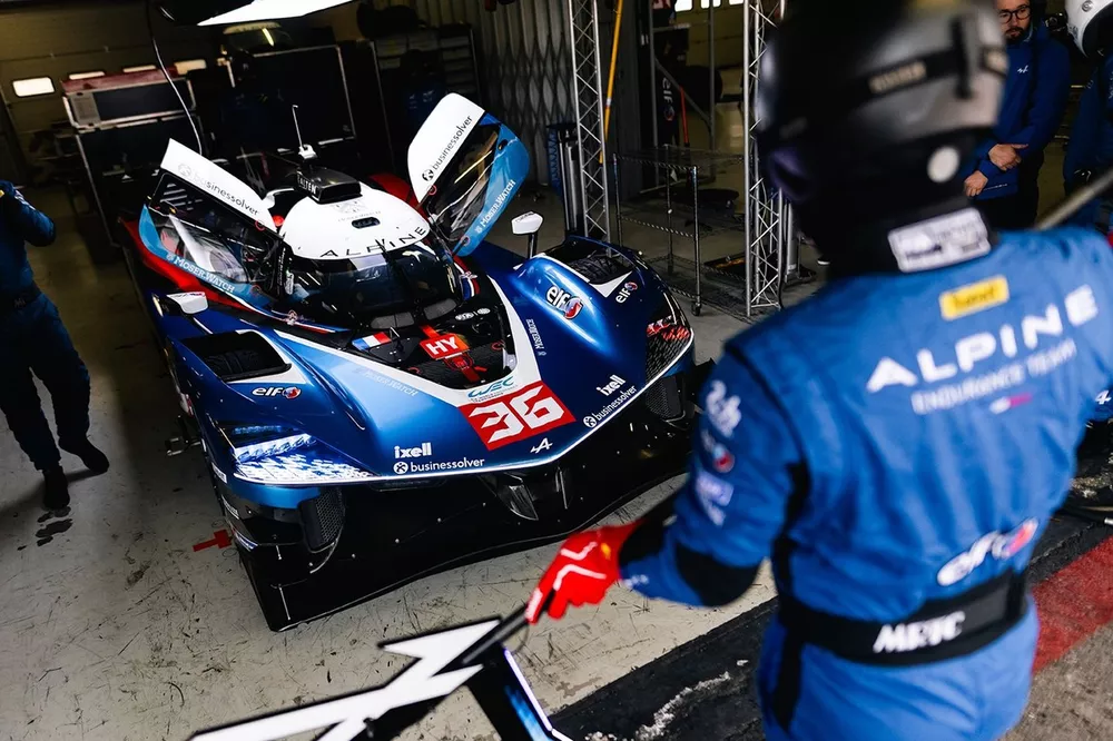 #36 Alpine Endurance Team Alpine A424: Jules Gounon, Frédéric Makowiecki, Victor Martins