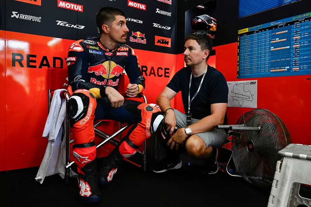 Maverick Vinales, Red Bull KTM Tech 3, speaks with Jorge Lorenzo 