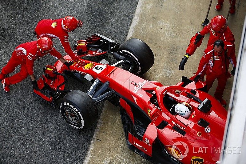 Sebastian Vettel, Ferrari, en el pit lane