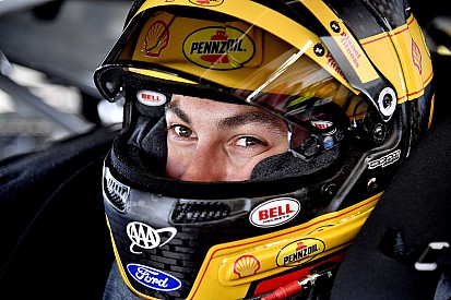 Joey Logano leads Daytona Clash practice, four cars wreck