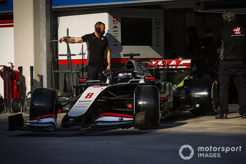 Romain Grosjean, Haas VF-20, leaves the garage