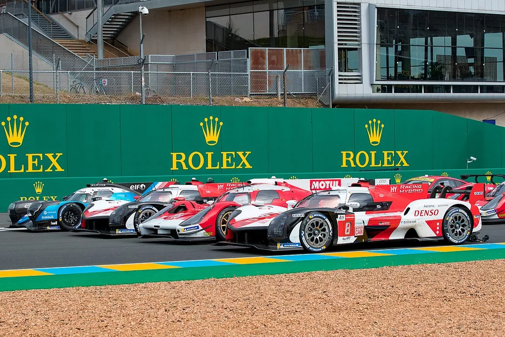 Los coches en la foto de grupo
