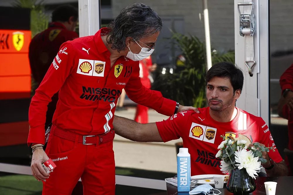 Laurent Mekies, Direttore Sportivo Ferrari con Carlos Sainz Jr, Ferrari