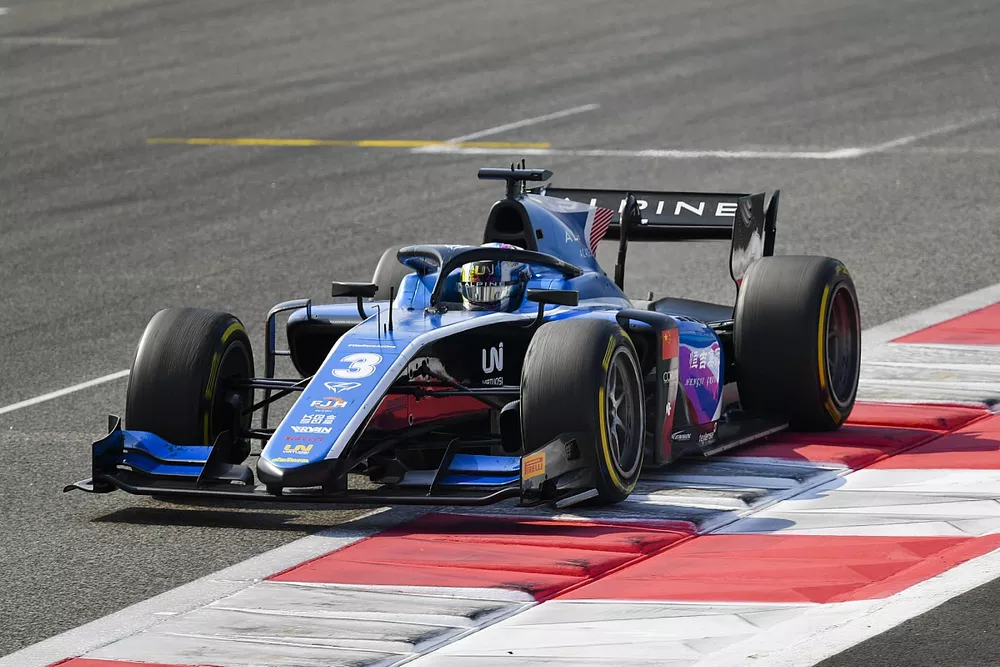 Guanyu Zhou, Uni-Virtuosi Racing