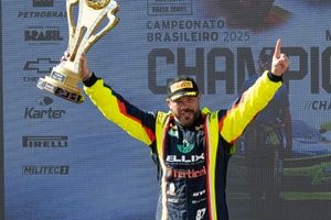 Jorge Martelli renova com a Team RC para a temporada 2026 da NASCAR Brasil