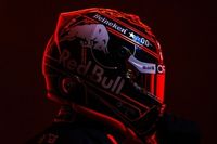 Fotos: Verstappen estrena casco para sus tres carreras "de casa"