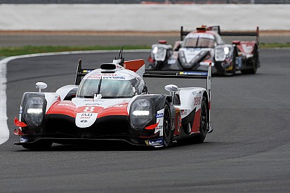Alonso en Toyota winnen ook in Silverstone