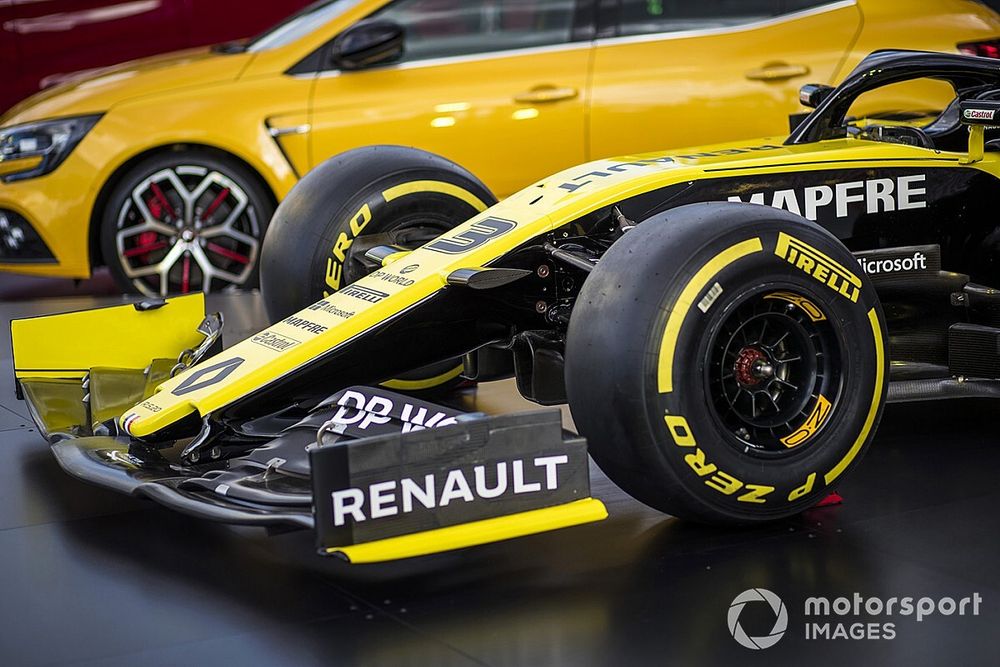 Detail of the nose and front wing on the Renault F1 Team R.S.20 