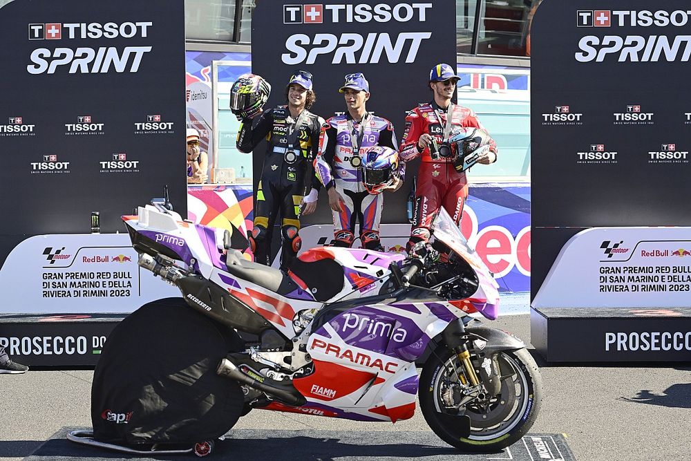 Podio Sprint: segundo Marco Bezzecchi, VR46 Racing Team, ganador  Jorge Martín, Pramac Racing, tercer lugar Francesco Bagnaia, Ducati Team
